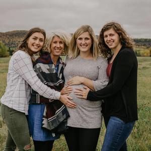 Meet your Posher, Mona